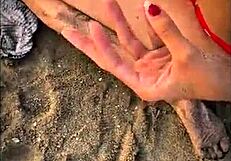 desconocida en playa me mama verga y folla publico hasta cubierto de leche