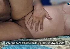 शादीशुदा हाउसवाइफ ककुहल्ड पति पर चढ़कर स्क्वर्ट करती दरवाजा नॉक तक