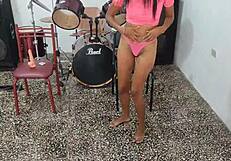 a morena e sua amiga indígena se masturbam juntas na virada do ano