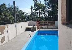 Putinha Flashes Pedreiro by Pool He Jerks Cum All Over Her