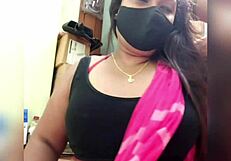 desi mommy bhabi teases with indian curves 😘