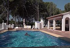 valentina ricci bounces juicy pussy on thick bbc poolside