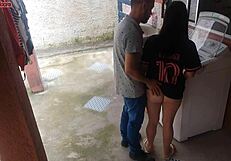 dona de casa casada rebola a bunda enorme no pauzudo do técnico enquanto marido tá fora de casa